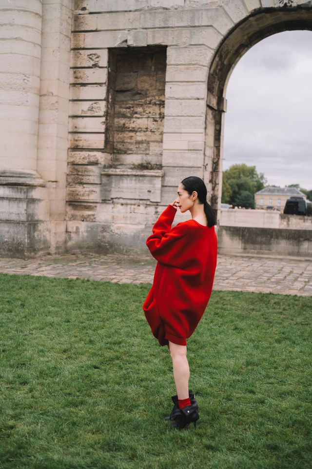 パリコレでの深津絵里（5枚目）