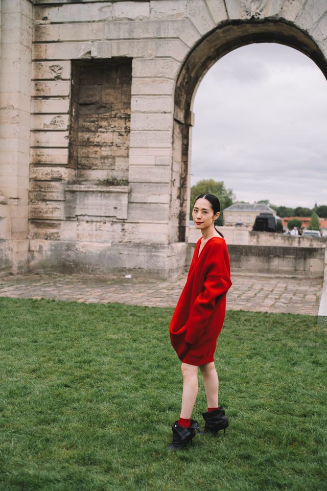 パリコレでの深津絵里（6枚目）