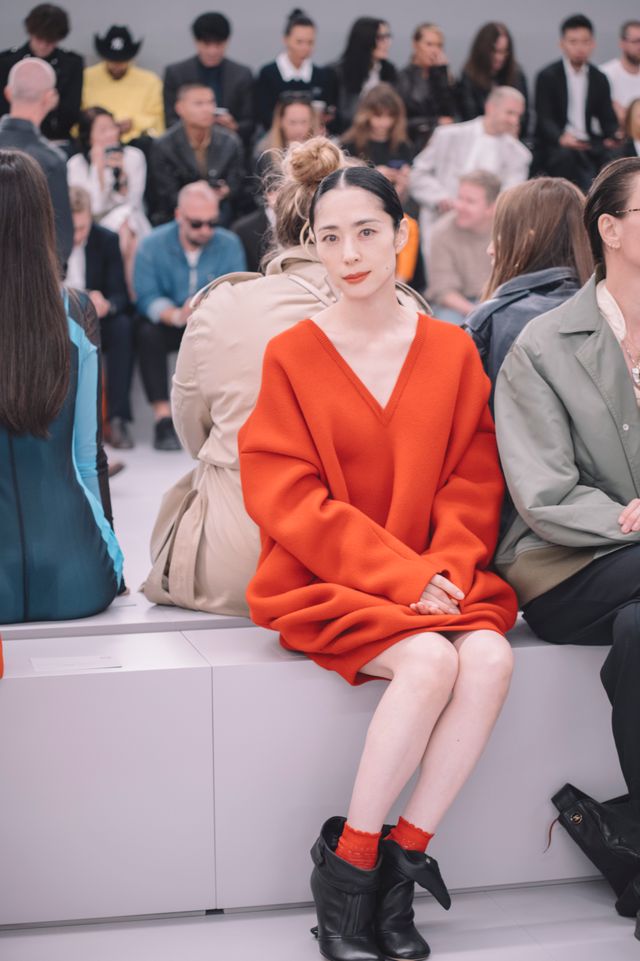 パリコレでの深津絵里（7枚目）