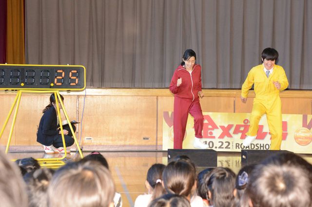 木村多江、メガネ&ジャージ姿で登場！映画『金メダル男』イベント ギャラリー（2枚目）