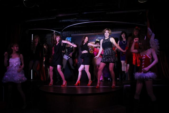 MAX、おネエ軍団とTacata’ダンス！　フォトギャラリー（3枚目）