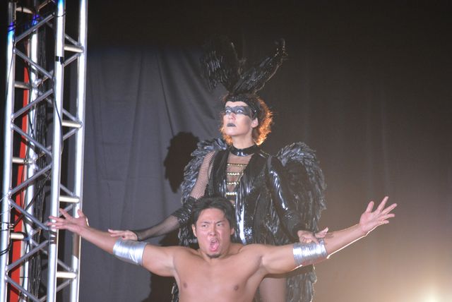 LiLiCo、プロレスデビューも惜敗！　「必ずベルトを奪い返す」　画像ギャラリー：フォトギャラリー