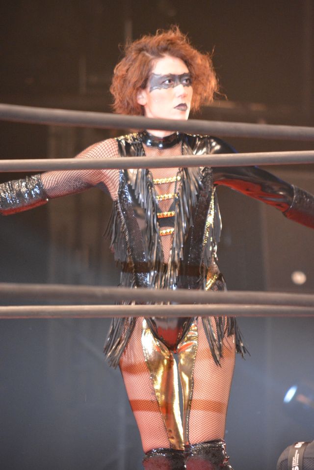 LiLiCo、プロレスデビューも惜敗！　「必ずベルトを奪い返す」　画像ギャラリー（5枚目）