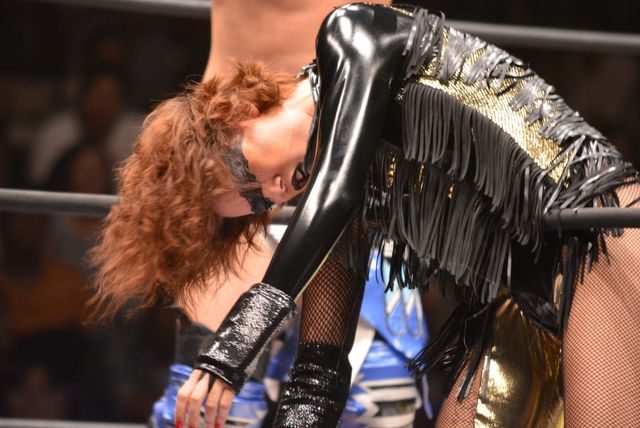 LiLiCo、プロレスデビューも惜敗！　「必ずベルトを奪い返す」　画像ギャラリー（8枚目）