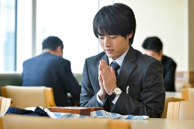 安達のいただきますポーズ！「30歳まで童貞だと魔法使いになれるらしい」第11話場面カット：フォトギャラリー