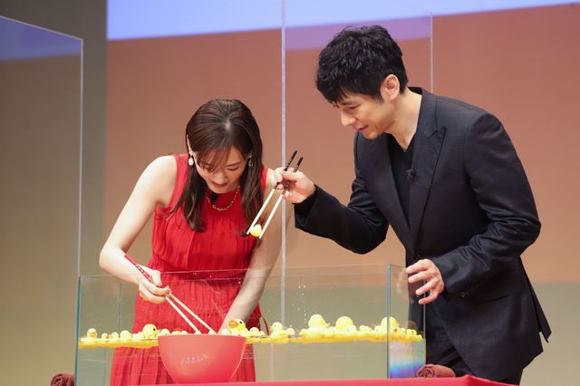 綾瀬はるか＆西島秀俊、息ぴったり！『奥様は、取り扱い注意』公開直前イベント（7枚目）