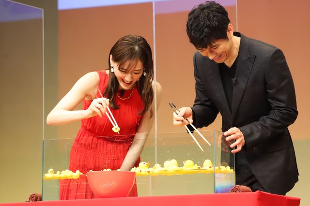 綾瀬はるか＆西島秀俊、息ぴったり！『奥様は、取り扱い注意』公開直前イベント（15枚目）
