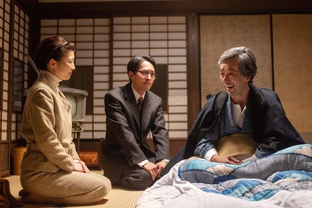 手を取り合う寅子（伊藤沙莉）と航一（岡田将生）…「虎に翼」第24週「女三人あれば身代が潰れる？」第116回（5枚目）