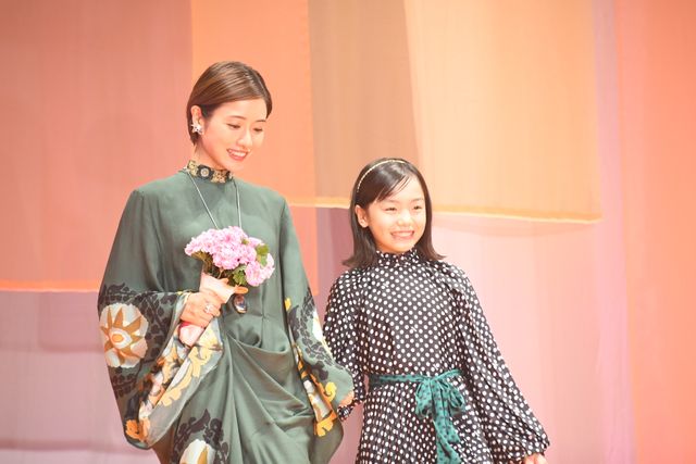 石原さとみが初の母親役！『そして、バトンは渡された』ジャパンプレミア（14枚目）