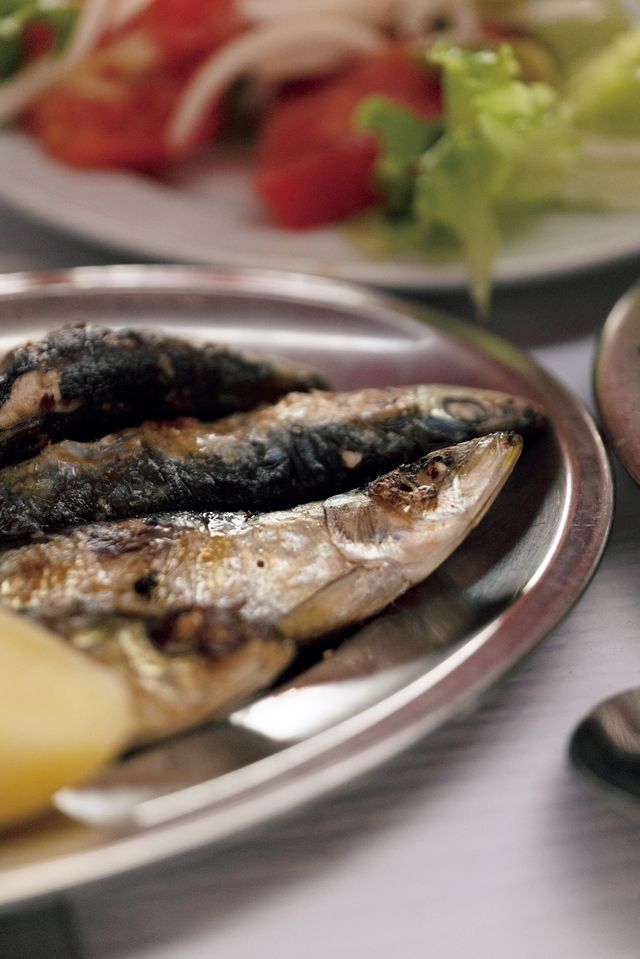 綾瀬はるか、砂浜に寝ころぶ姿が美しい！「ハルカノイセカイ 03 リスボン」（5枚目）