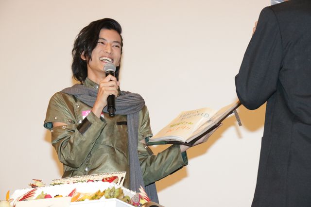 渡邊圭祐、奥野壮の誕生日をケーキでお祝い「大人になってきた」（4枚目）