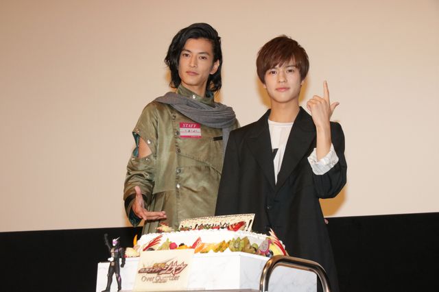 渡邊圭祐、奥野壮の誕生日をケーキでお祝い「大人になってきた」（5枚目）