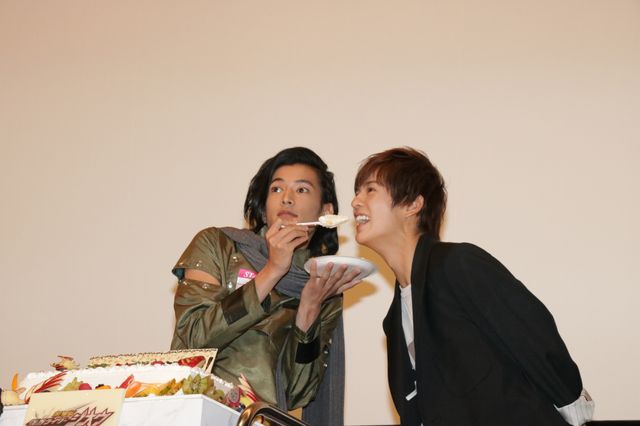 渡邊圭祐、奥野壮の誕生日をケーキでお祝い「大人になってきた」（9枚目）
