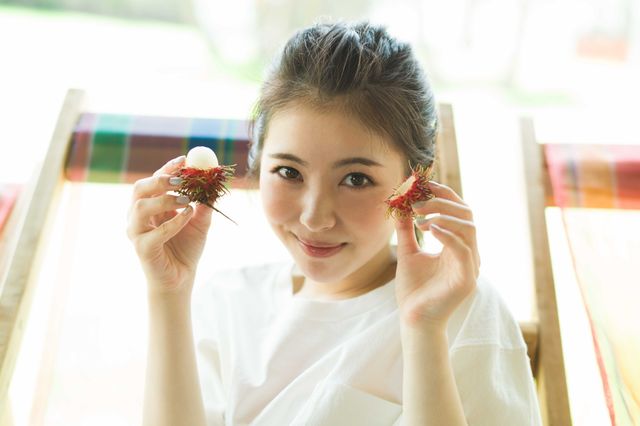 浜辺美波の透明感あふれる魅力満載！美麗カット8枚「浜辺美波　2019カレンダーブック」より（3枚目）
