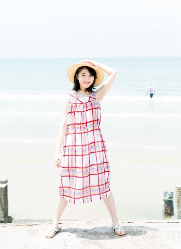 浜辺美波の透明感あふれる魅力満載！美麗カット8枚「浜辺美波　2019カレンダーブック」より（4枚目）