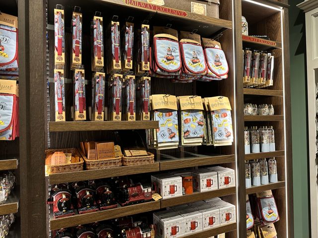 「バック・トゥ・ホグワーツ」イベント＆9と3/4番線にある「レイルウェイショップ」の様子（14枚目）