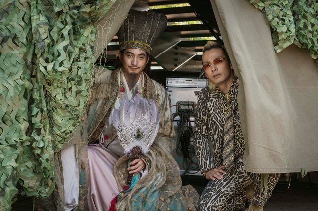 密偵・メガネ女子登場シーンほか「パリピ孔明」第2話場面写真（4枚目）