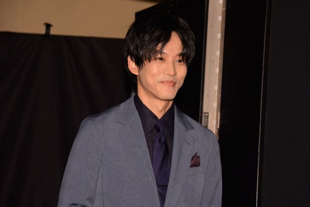 二宮和也、スーツで登壇！『ラーゲリより愛を込めて』初日舞台あいさつ（4枚目）