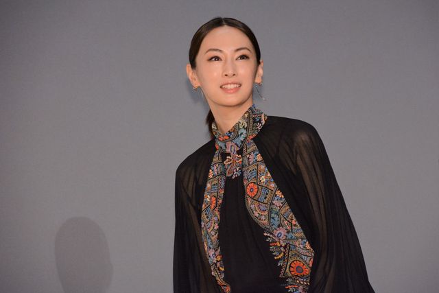 二宮和也、スーツで登壇！『ラーゲリより愛を込めて』初日舞台あいさつ（9枚目）