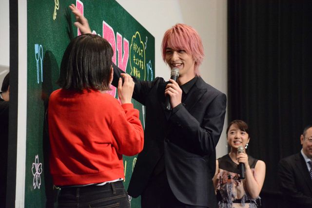 横浜流星、壁ドン＆耳元で「好きだよ」に歓声！（6枚目）