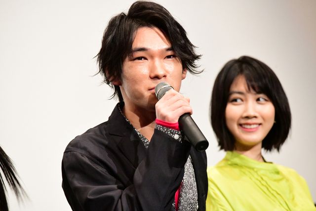 門脇麦＆成田凌ら皆でセルフィー！『チワワちゃん』公開記念舞台あいさつ（13枚目）