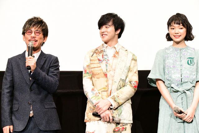 門脇麦＆成田凌ら皆でセルフィー！『チワワちゃん』公開記念舞台あいさつ（27枚目）