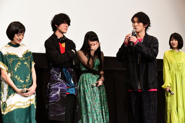 門脇麦＆成田凌ら皆でセルフィー！『チワワちゃん』公開記念舞台あいさつ（40枚目）