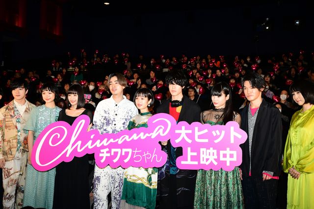 門脇麦＆成田凌ら皆でセルフィー！『チワワちゃん』公開記念舞台あいさつ（59枚目）