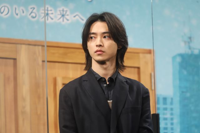 山崎賢人、久々のピュアな恋愛もの…！映画『夏への扉』完成報告会（9枚目）