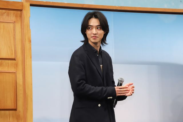 山崎賢人、久々のピュアな恋愛もの…！映画『夏への扉』完成報告会（18枚目）
