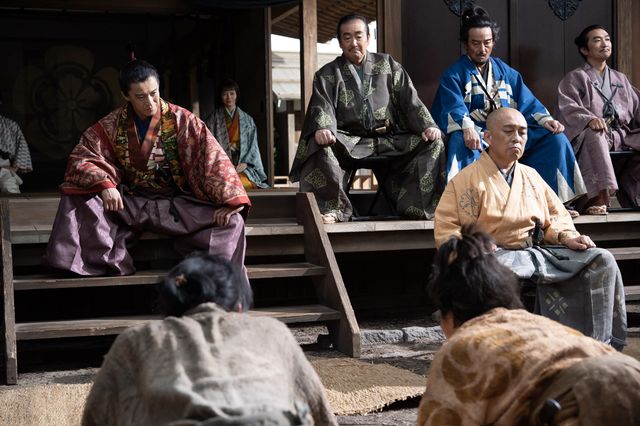 信長（小栗旬）が弟・信勝（中沢元紀）を回想するシーン