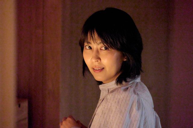 「しあわせな結婚」より松たか子演じる“疑惑の妻”ネルラ