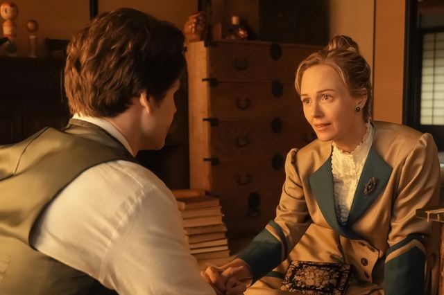 イライザ（シャーロット・ケイト・フォックス）はヘブン（トミー・バストウ）を誘って…朝ドラ「ばけばけ」第65回の場面写真（2枚目）