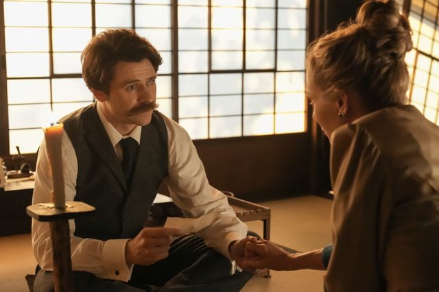 イライザ（シャーロット・ケイト・フォックス）はヘブン（トミー・バストウ）を誘って…朝ドラ「ばけばけ」第65回の場面写真（3枚目）