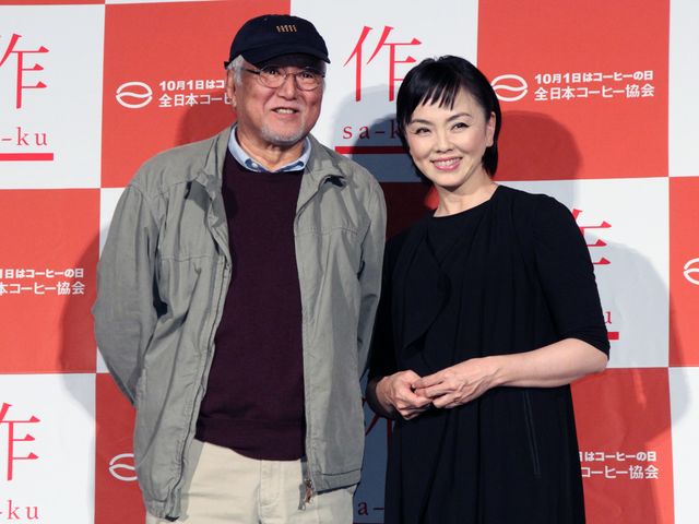 松田優作さんが鏡をのぞく貴重な写真も公開！フォトギャラリー（2枚目）