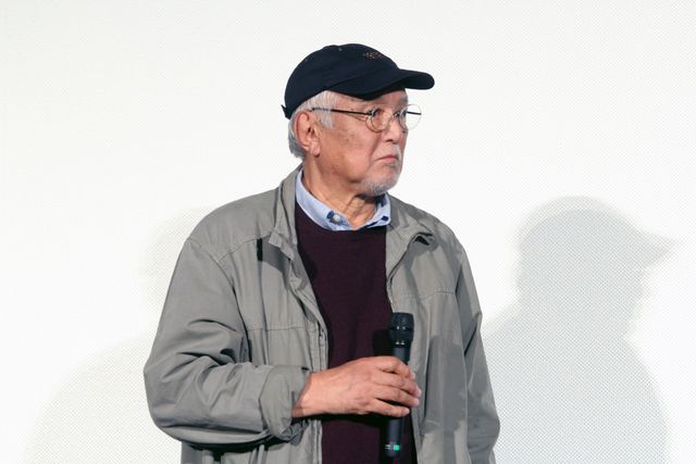 松田優作さんが鏡をのぞく貴重な写真も公開！フォトギャラリー（4枚目）