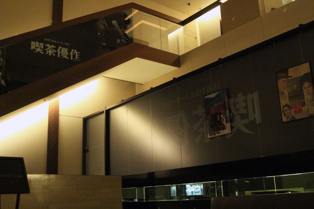 松田優作さんが鏡をのぞく貴重な写真も公開！フォトギャラリー（7枚目）