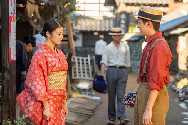 健太郎（高橋文哉）に頭を下げるのぶ（今田美桜）…「あんぱん」第7週「海と涙と私と」第34回：フォトギャラリー