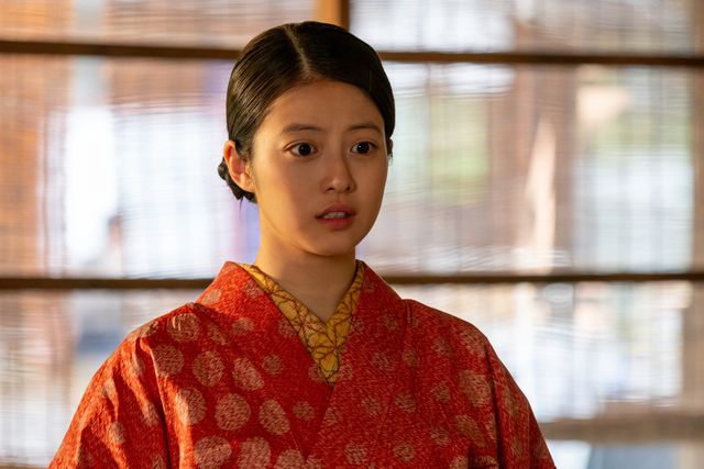 健太郎（高橋文哉）に頭を下げるのぶ（今田美桜）…「あんぱん」第7週「海と涙と私と」第34回（4枚目）