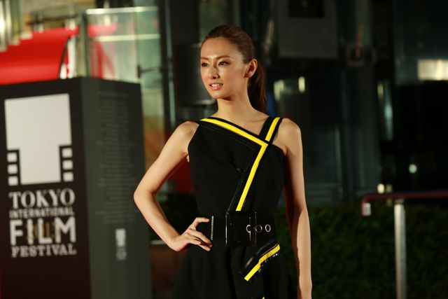 北川景子、肩出しドレスで松ケンとレッドカーペット!フォトギャラリー3