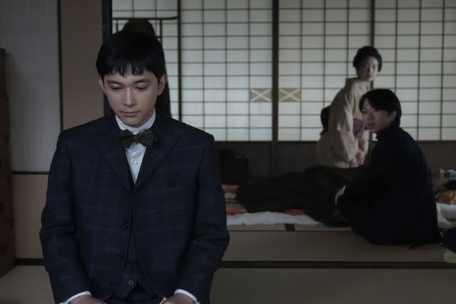 ヘブン（トミー・バストウ）の姿に亡くなった傳（堤真一）を重ね…朝ドラ「ばけばけ」第10週「トオリ、スガリ。」第48回（2枚目）