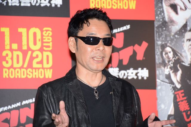 ダチョウ倶楽部、セクシー美女にデレデレ……フォトギャラリー（4枚目）