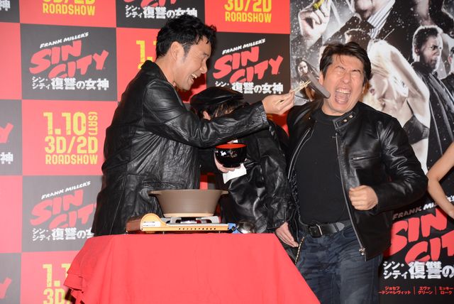 ダチョウ倶楽部、セクシー美女にデレデレ……フォトギャラリー（13枚目）