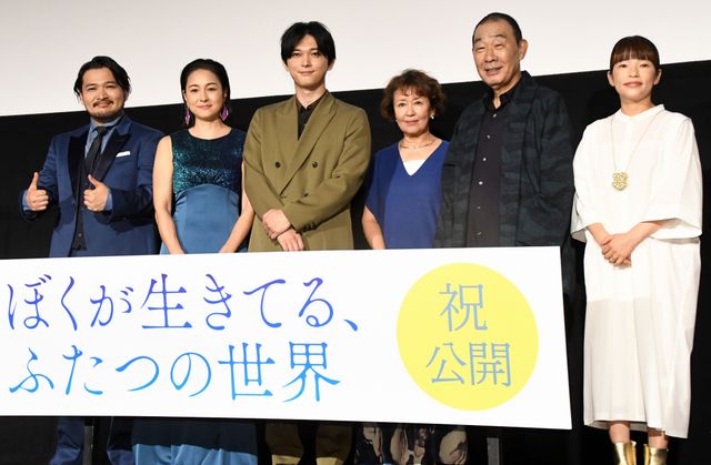 吉沢亮の全身カットも！映画『ぼくが生きてる、ふたつの世界』公開記念舞台あいさつ（17枚目）