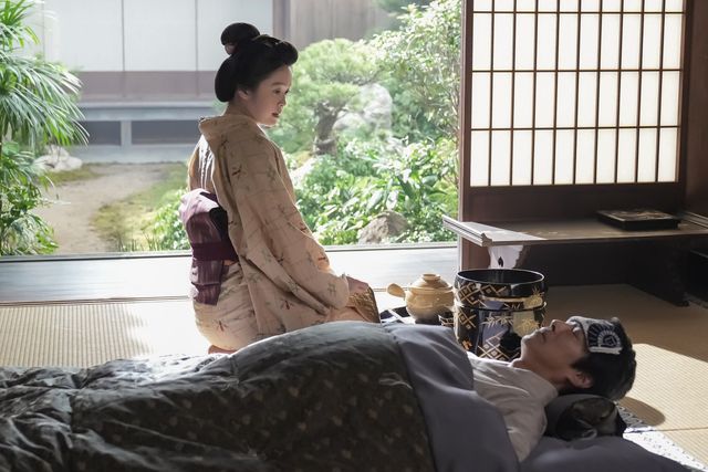 倒れた傳（堤真一）をトキ（高石あかり）が看病し…「ばけばけ」第3週「ヨーコソ、マツノケヘ。」第13回（2枚目）