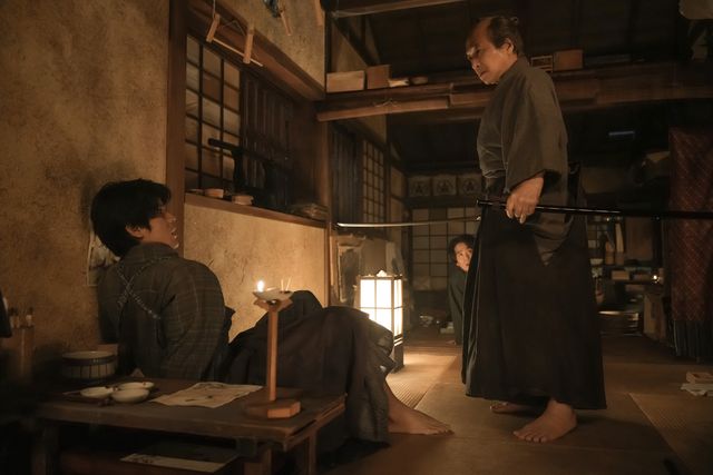 倒れた傳（堤真一）をトキ（高石あかり）が看病し…「ばけばけ」第3週「ヨーコソ、マツノケヘ。」第13回（4枚目）