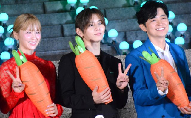 イケメンオオヤマネコを演じる山田涼介(中央)とDream Ami、下野紘