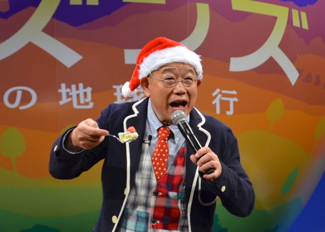 笑福亭鶴瓶、木村文乃からのバースデーケーキに大喜び！　家族に無視されてもこの笑顔！　画像ギャラリー（2枚目）