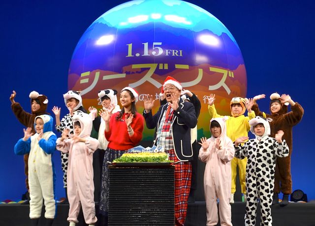 笑福亭鶴瓶、木村文乃からのバースデーケーキに大喜び！　家族に無視されてもこの笑顔！　画像ギャラリー（7枚目）