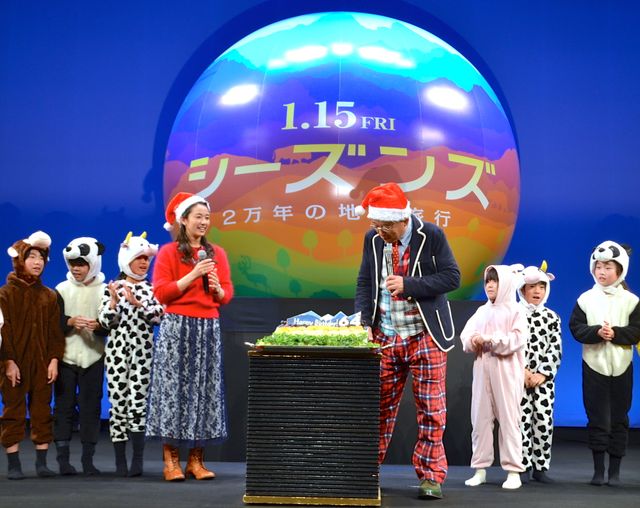 笑福亭鶴瓶、木村文乃からのバースデーケーキに大喜び！　家族に無視されてもこの笑顔！　画像ギャラリー（13枚目）